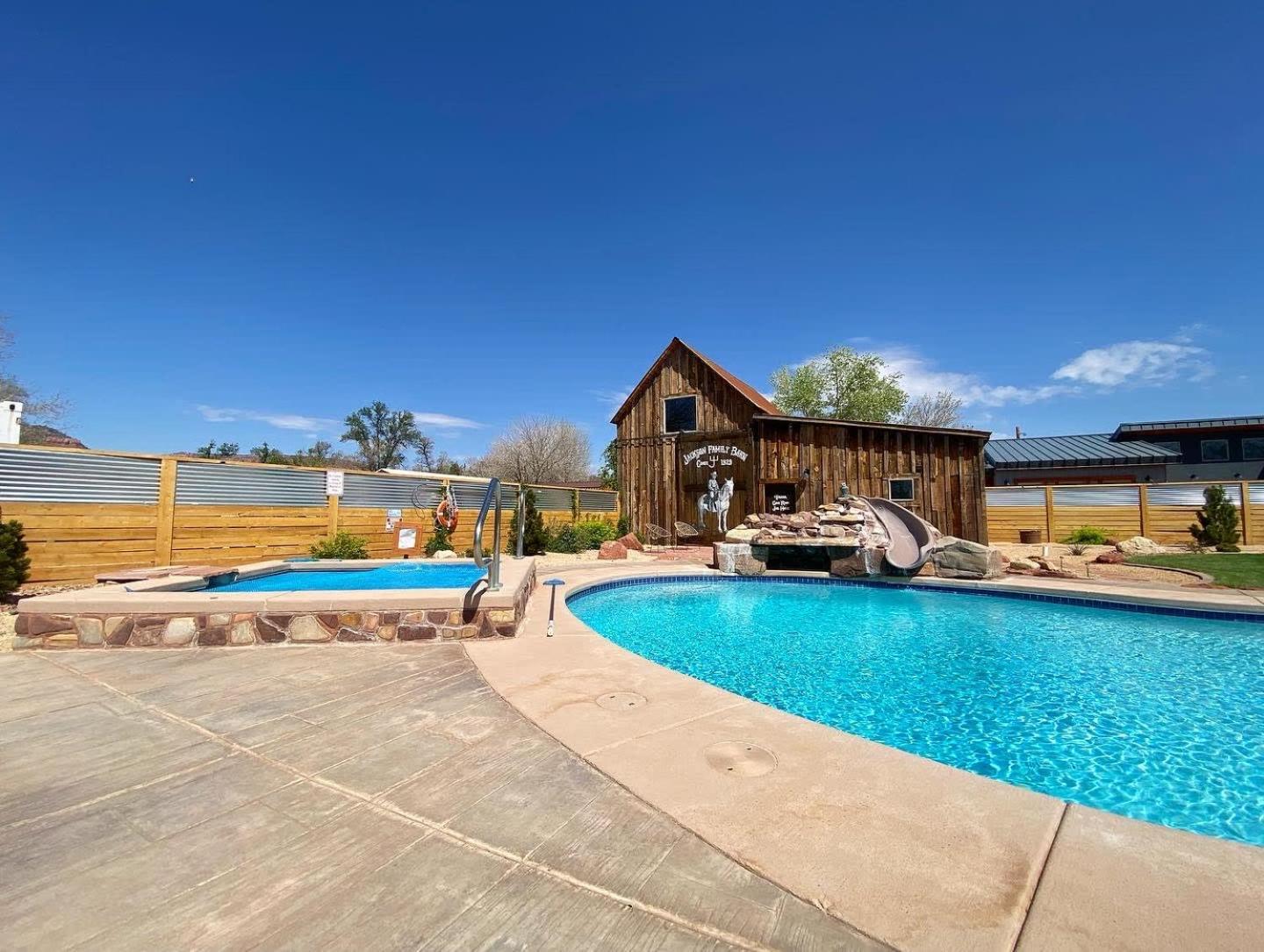 קנב Timber & Tin G 2Bed 2Bath W Pool & Rooftop Deck מראה חיצוני תמונה